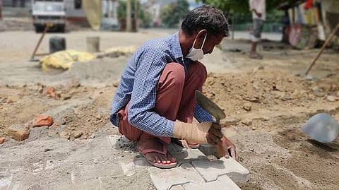 Delhi govt to pay Rs 10,000 to workers hit by anti-pollution restrictions