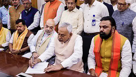 'Betrayal of mandate': Political opponents slam Nitish's RS move