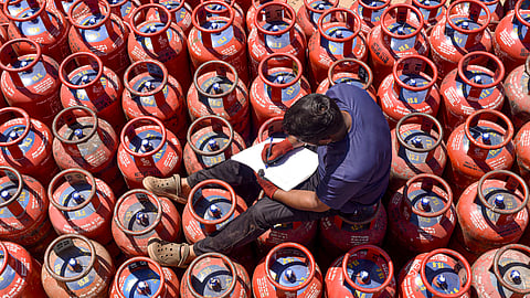 Delhi govt caps commercial LPG supply at 20% of average consumption, announces priority allocation