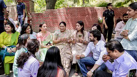 Tea, talk and change: Rekha Gupta engages with DU community on women’s role in governance
