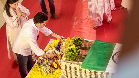 Nation mourns as legends pay tribute to Asha Bhosle at Mumbai residence