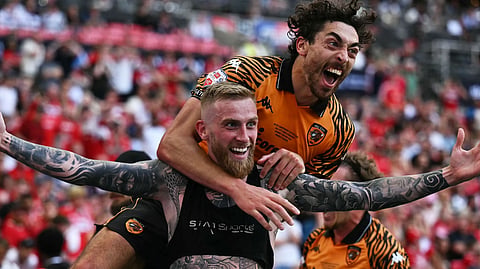 Last-gasp McBurnie strike fires Hull back to Premier League after 9 years