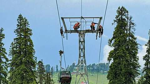 300 tourists stranded mid-air as Gulmarg Gondola malfunctions; 179 rescued