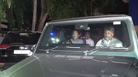 Ministers arrive at Siddaramaiah's residence for "breakfast" amid reports of leadership change
