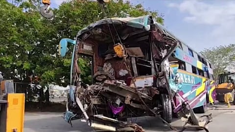 6 killed, 20 injured as bus crashes into truck on highway in Vadodara