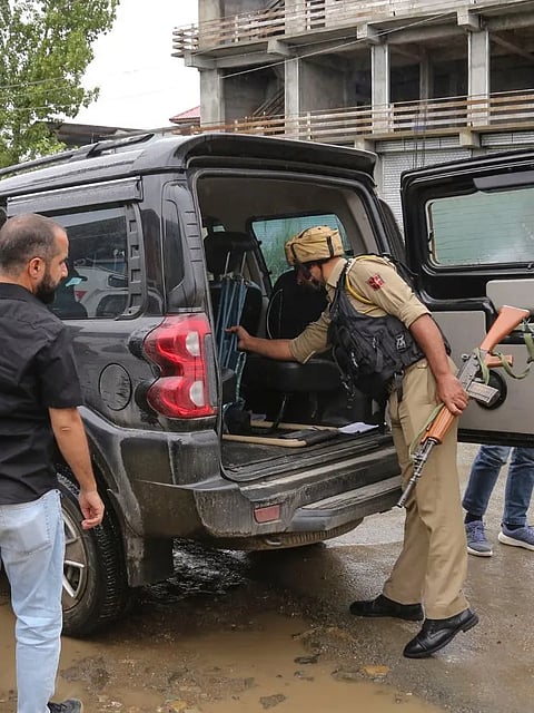 Over 2,500 youths picked up across Kashmir in crackdown over cop’s killing