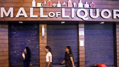 Liquor shops to close by 8 pm over weekend amid student protest at Jantar Mantar