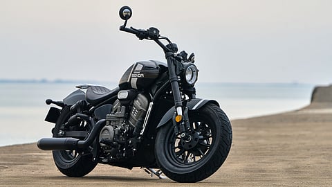 The Rock 707’s liquid-cooled 692cc V-twin engine develops 73hp at 9,000rpm and 68Nm of peak torque at 6,500rpm