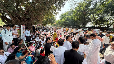 Delhi Police denied LPG distributors entry to CBD Ground, citing a lack of permission for their protest | X