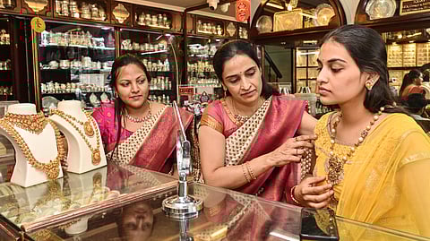 ಅಕ್ಷಯ ತೃತೀಯದಂದು ಚಿನ್ನ ಖರೀದಿಯ ಸಂಭ್ರಮ