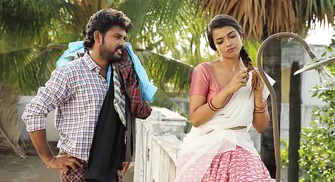 Evanukku Engeyo Matcham Irukku Movie Review: A Terribly Juvenile Adult Comedy