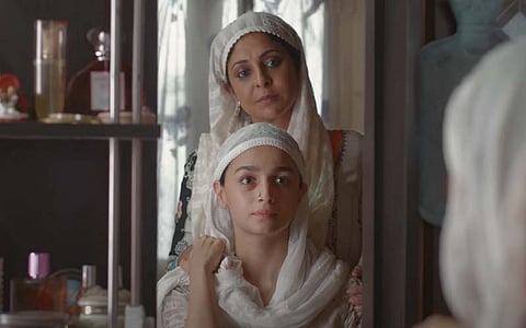Darlings, with Strong Performances by Alia Bhatt, Shefali Shah and Vijay Varma, Has Lots Going for it
