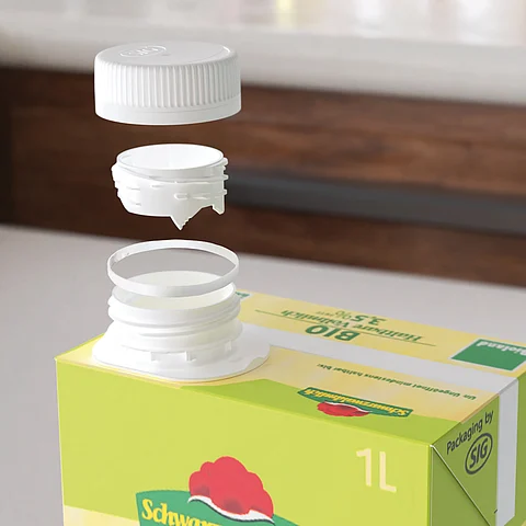 The first commercial launch of SIG’s innovative and highly convenient closure combiMaxx has taken place in partnership with well-known German dairy Schwarzwaldmilch.