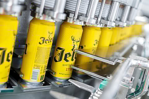 The new filler processes up to 25,000 0.5-liter cans per hour and scores on sustainability and efficiency