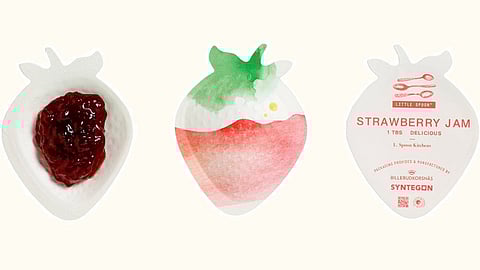 Using particularly stretchable paper that can withstand wrinkling during the forming process on the Syntegon TPU machine allows to form individual shapes for optimal product presentation.