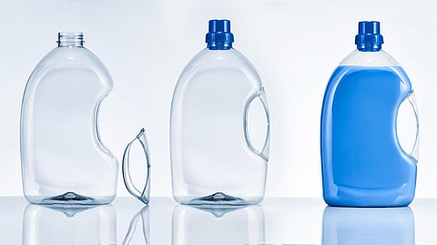 PET bottle with glued-in handle