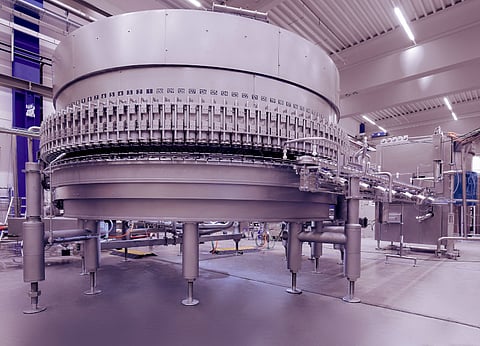 The hygienic design of the Innofill DVD filler carousel does away with the need for rollers, cams and water lubrication.