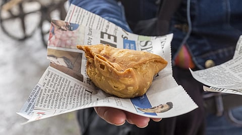 FSSAI strongly urges consumers and food vendors to immediately stop using newspaper for packing or serving food items