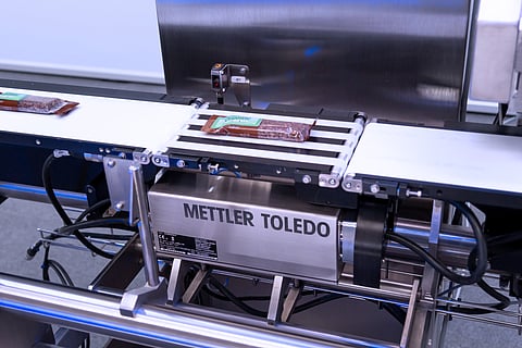 Small packs on fast flow wrapping lines: How to comply with weighing legislations