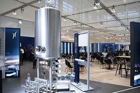 Steinecker’s bioreactor was premiered at the BrauBeviale 2023. It holds 500 litres and is used to produce ten to twenty per cent biomass.