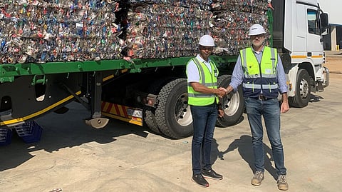 ALPLA and Re-Purpose are strengthening the circular economy in South Africa. In the picture (from left): Bevlen Sudhu (Re-Purpose) and Gerhard Meyringer (ALPLA)