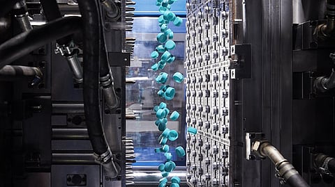 ALPLAinject uses injection moulding, injection blow moulding and compression moulding technologies to manufacture closures, caps, jars and complex multi-part packaging components made of plastic.