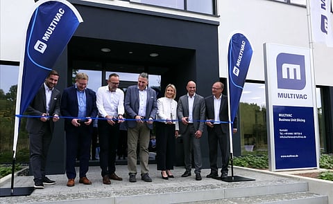 Ceremonial opening of the new MULTIVAC site (from left to right): Tom Stachel (MULTIVAC), Bernd Höpner (MULTIVAC), Marco Schmidtke (municipality of Dautphetal), Jochen Ertl (MULTIVAC), Marie-Sophie Künkel (CDU Member of Parliament), Dr. Tobias Richter (MULTIVAC), Manfred Achenbach (MULTIVAC).