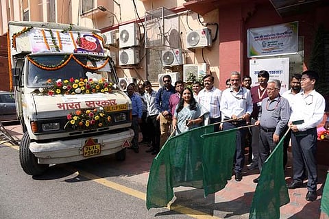 Centre flag vans selling tomatoes at Rs 65 per Kg in Delhi NCR