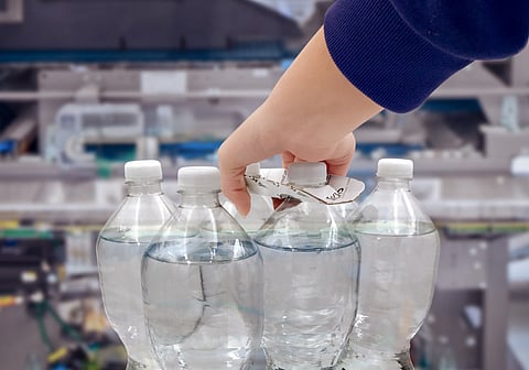 Packs of two to eight PET bottles containing 250 milliliters to two liters each can be transported using the BottleClip Carrier.