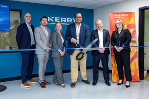 Right to Left: Scott Glennon, Global Key Account Executive; Will Kelly, North America Vice President Beverage Taste; Marcella Smyth, Consul General of Ireland;
Armando Rangel, Commerce Plant Leader; John Cahalane, North America President and CEO; Eimear Robertson, North America Chief Technology Officer