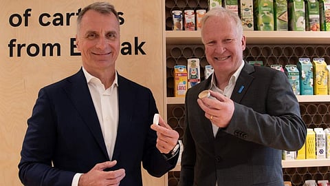 Elopak CEO, Thomas Körmendi (left) and Blue Ocean Closures CEO, Lars Sandberg (right).