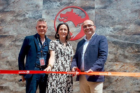 Opening of the modernized Symrise location in Pasaje (Ecuador)
Opening of the modernized Symrise location in Pasaje (Ecuador) –
f.l.t.r.: Fabrice Bohin, President F&B Naturals, Aurélie Pellé, Product Director F&B Naturals & Felipe Cuevas, F&B Naturals LATAM, all Symrise