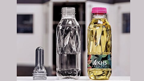 The KHS SUPREME PET bottle combines high-quality design with the product protection properties of glass bottles.