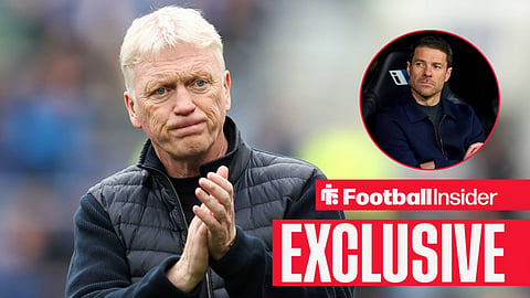 Football Insider exclusive as Everton manager David Moyes applauds, while Chelsea boss Xabi Alonso watches from a circular inset.