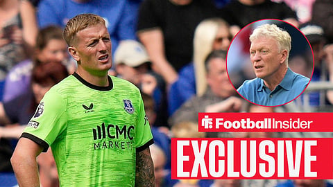 Football Insider exclusive as Everton goalkeeper Jordan Pickford stares towards manager David Moyes, who looks concerned in a circular inset.