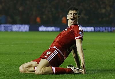 Former Liverpool defender signed by Benitez offered new deal after £15m Newcastle approach - reports