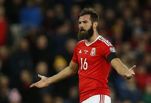 Leeds fans on Twitter urge Radrizzani to sign available international midfielder