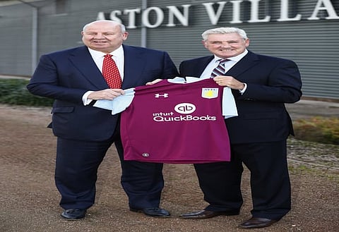 Britain Football Soccer - Aston Villa - Steve Bruce Press Conference - Aston Villa Training Ground - 13/10/16
New Aston Villa manager Steve Bruce poses after the press conference with chief executive Keith Wyness
Action Images via Reuters / Jason Cairnduff
Livepic
EDITORIAL USE ONLY.