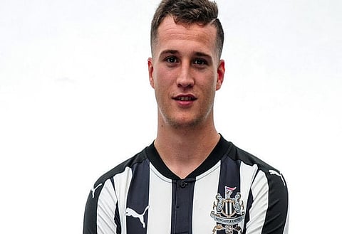Newcastle fans react on Twitter to Manquillo display v Tottenham