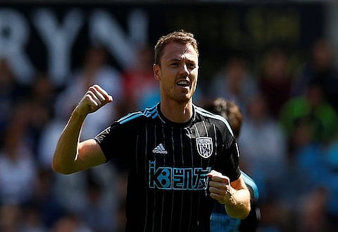 Report: Arsenal favourites to land in-demand PL star as Wenger offers cash plus player