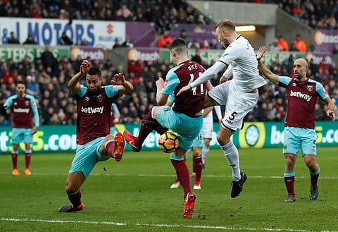 Shattering blow to West Ham enforcer spells Premier League nightmare for Moyes