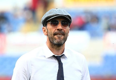 Wolves must spring shock swoop for 6ft 2 ace available for free, 31 y/o not fit to tie his laces
