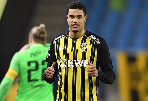 Sources: Newcastle and Fulham race Rangers for Doekhi