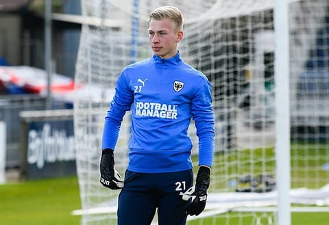Sources: Aston Villa race Norwich City to sign Cox