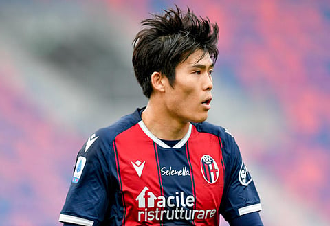 Sources: Tottenham submitting new Tomiyasu bid after terms agreed