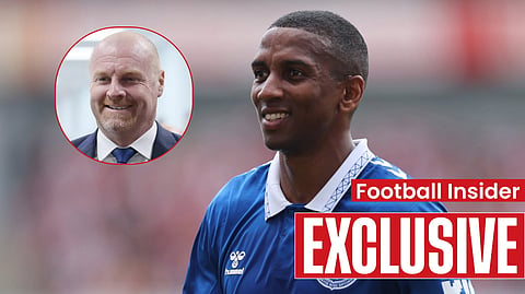 Everton agree Ashley Young deal - sources