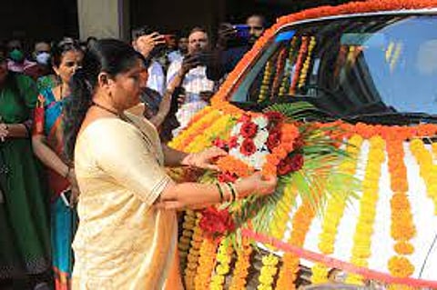 भटक्या कुत्र्यांचे निर्बीजीकरण करण्याकरिता चार डॉग व्हॅन तैनात