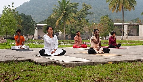 मुंबईकरांच्या सृदृढ आरोग्यासाठी शिव योगा सेंटर सुरू करण्याचा पालिका प्रशासनाचा निर्णय