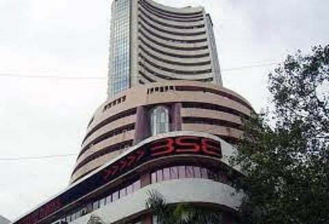 सलग तीन दिवस सेन्सेक्स आणि निफ्टी दोन्ही निर्देशांकात मोठी घसरण