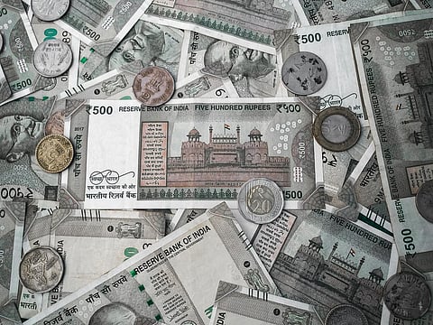 भारतीय चलनात नोंदवली सर्वात मोठी घसरण